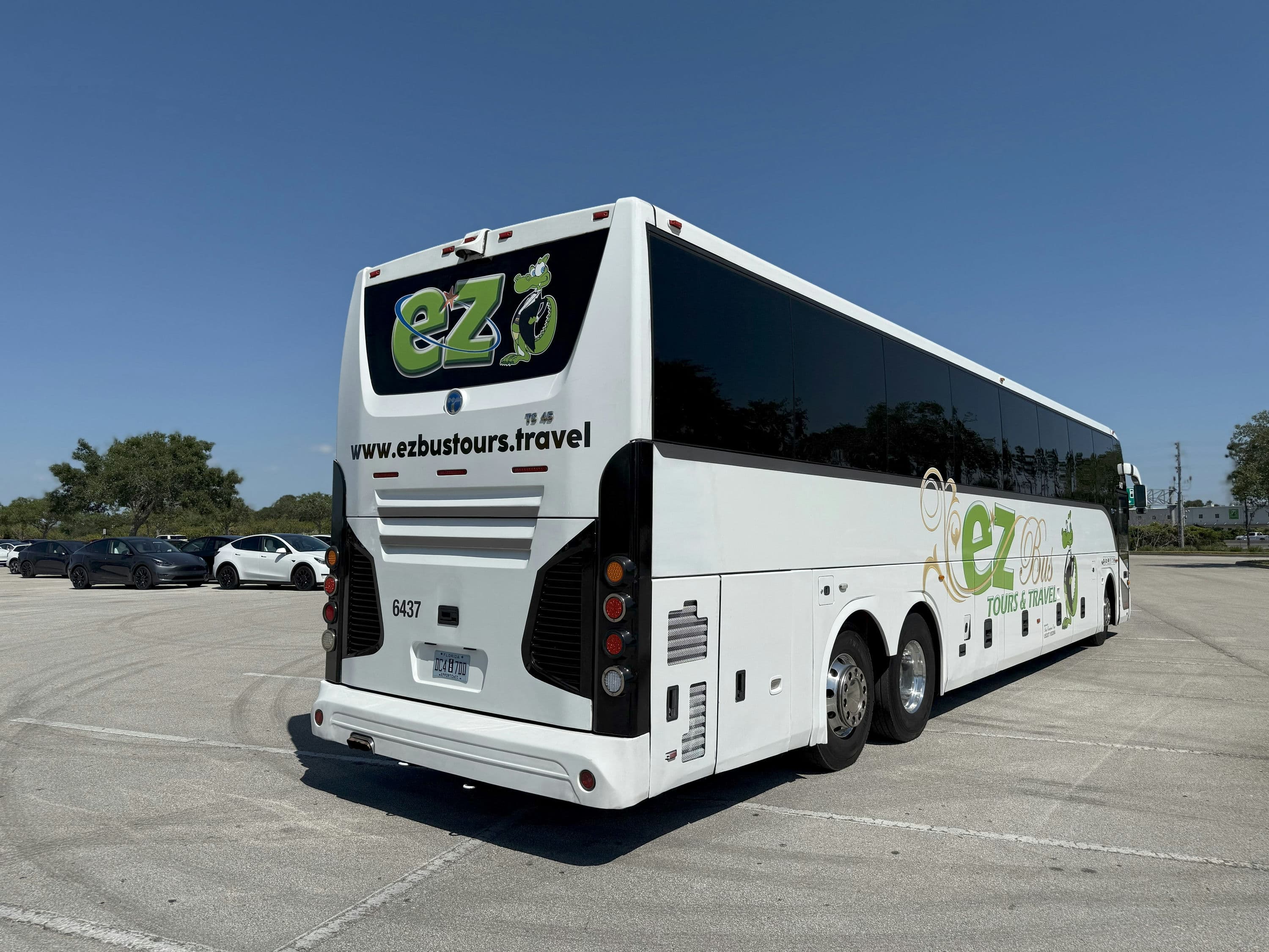 Full-Size Motorcoach photo